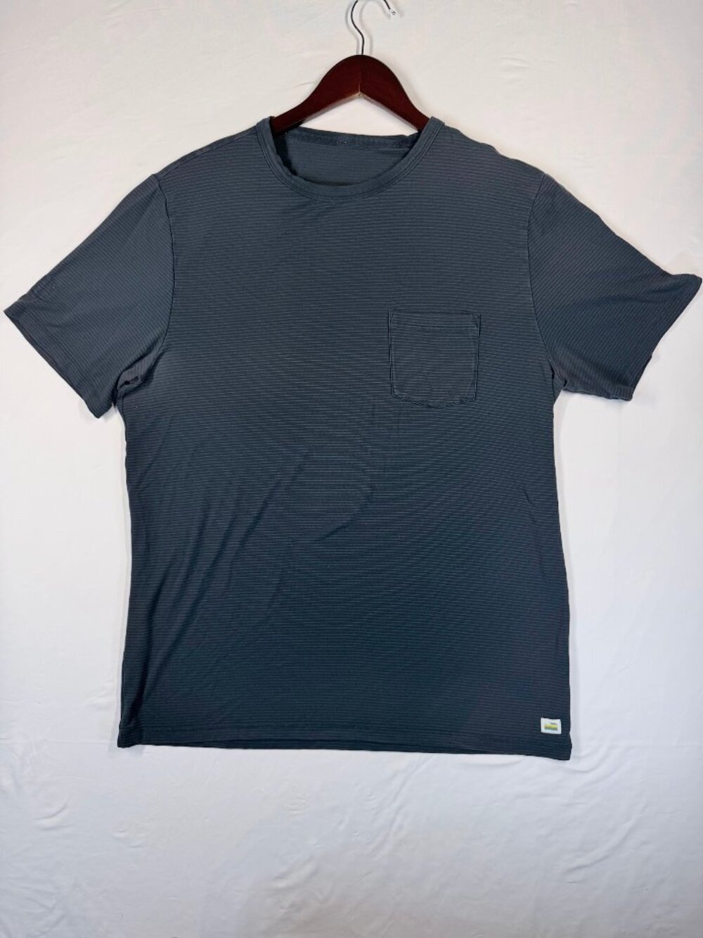 Vuori Men's Pocket T-Shirt Size L Gray Pinstripe Ribbed Short Sleeve